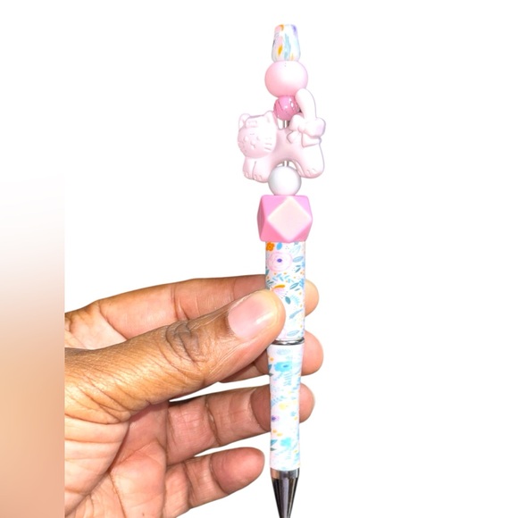 Custom Handmade Pink Cat with pen & flowers - Picture 2 of 3